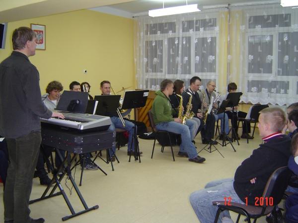 Kliknij, aby zobaczyć w pełnym rozmiarze. bigband008.jpg