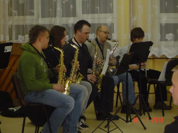 Kliknij, aby zobaczyć w pełnym rozmiarze. bigband009.jpg