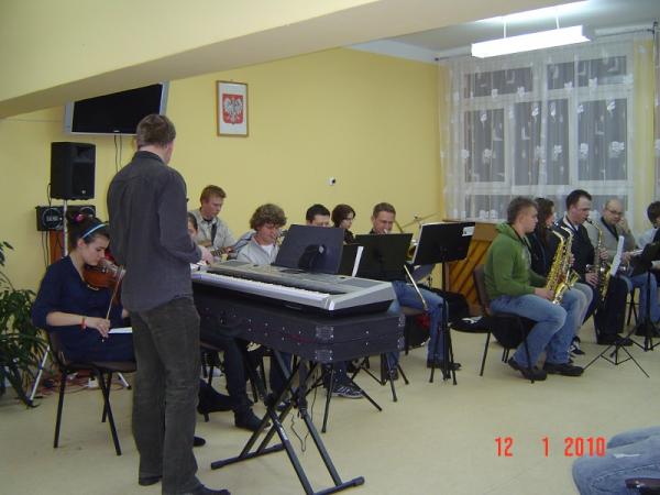 Kliknij, aby zobaczyć w pełnym rozmiarze. bigband010.jpg