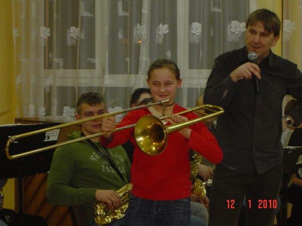 Kliknij, aby zobaczyć w pełnym rozmiarze. bigband011.jpg